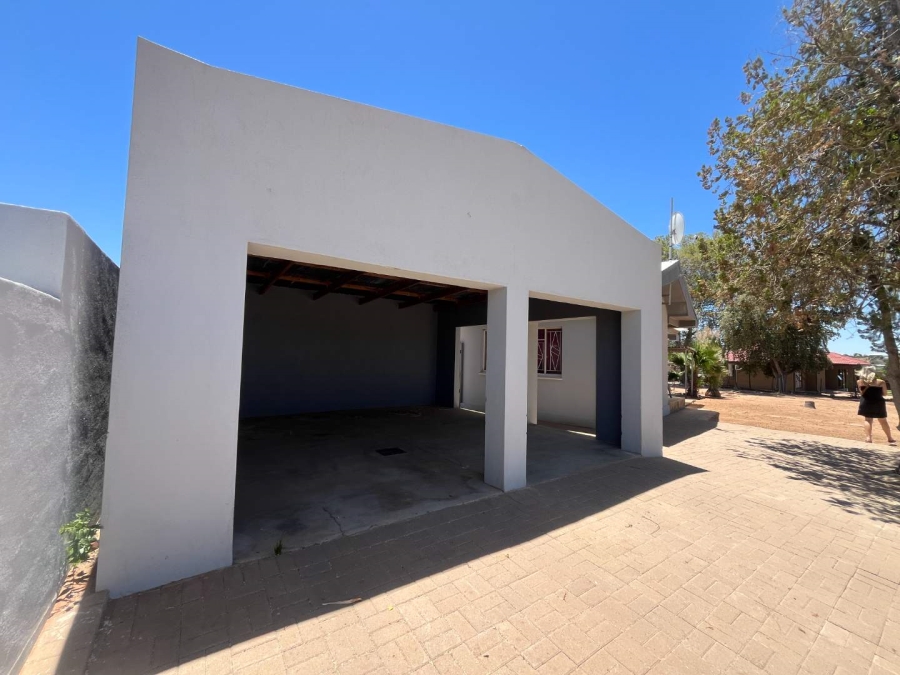 4 Bedroom Property for Sale in Keimoes Northern Cape